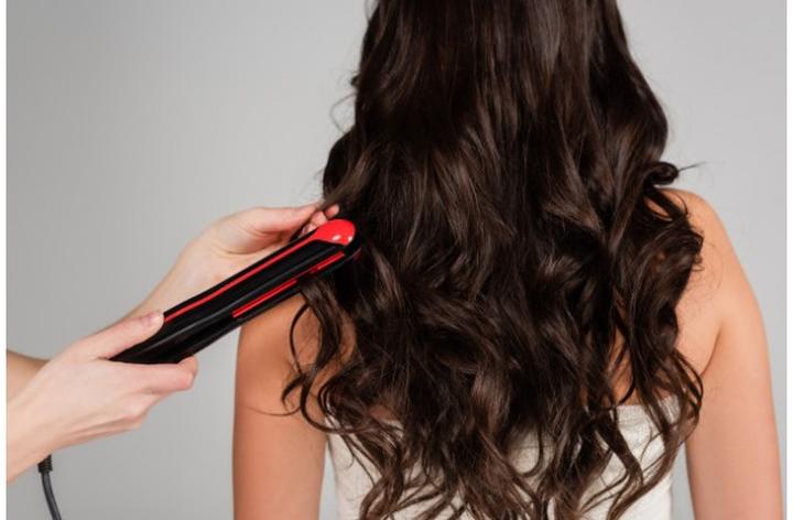 Techniki kręcenia loków w domu