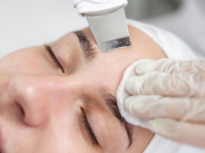 Odkryj magiczne właściwości peelingu kawitacyjnego dla zdrowej skóry