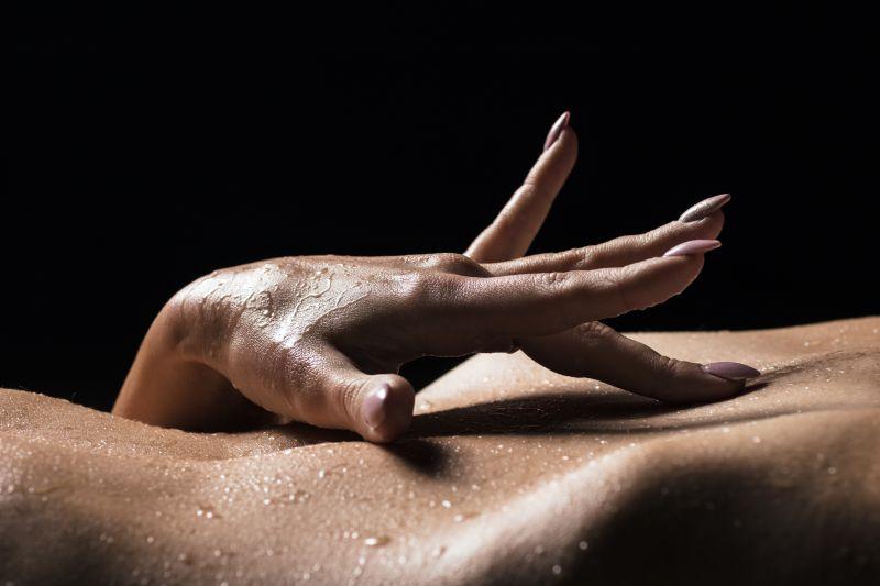 Odkryj magię masażu yoni – podróż do odkrywania siebie i kobiecej energii