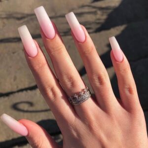 Sztuka pielęgnacji: Jak długie paznokcie podkreślają Twój styl?