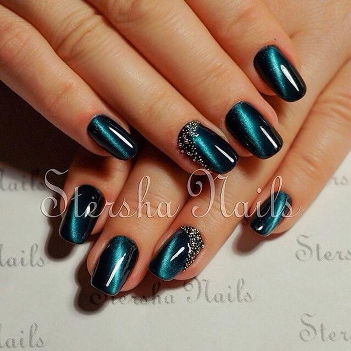 Dobór odcieni ciemnych lakierów