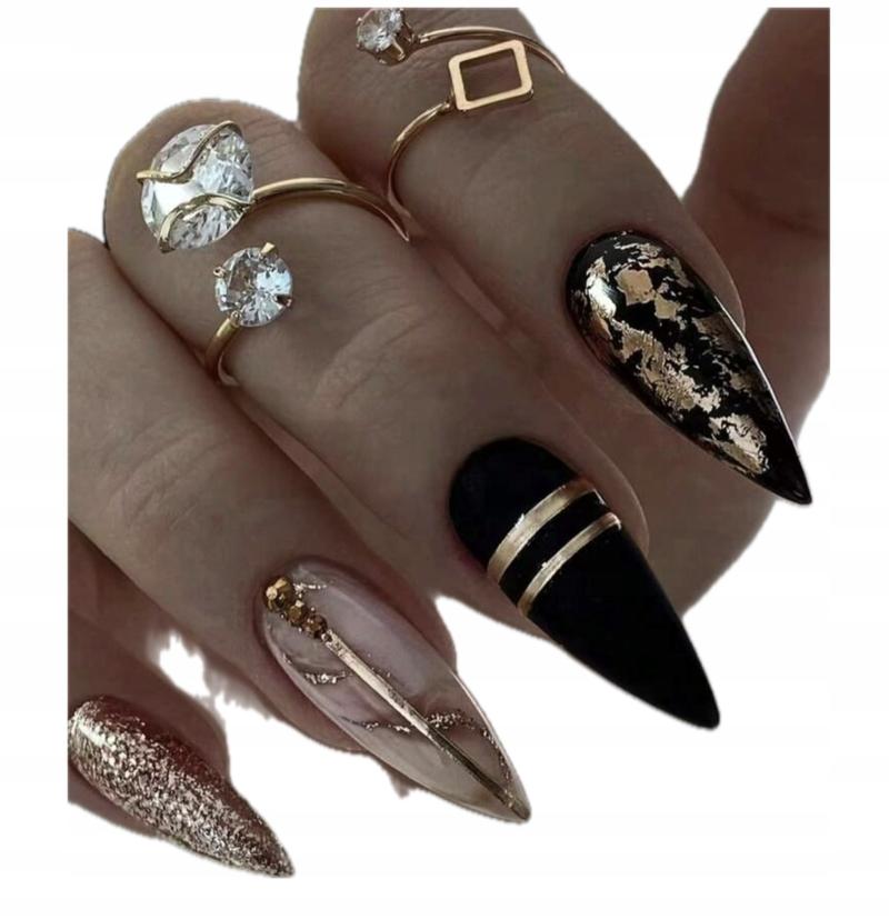 Złote akcenty w manicure