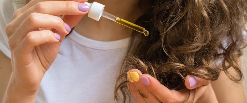 Sekrety nawilżenia włosów: Jak skutecznie zadbać o ich zdrowie?