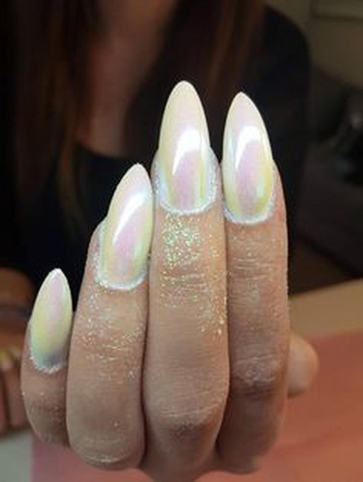 Efekt syrenki na paznokciach