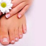 Jak skutecznie zadbać o suche dłonie – porady i domowe sposoby