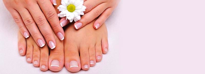 Jak skutecznie zadbać o suche dłonie – porady i domowe sposoby