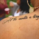 Tatuaż napis – sztuka wyrażania siebie przez słowa na skórze